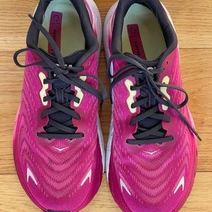 HOKA ARAHI 6 size 8.5